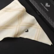 ⁦شماغ فالنتينو شتوي بيج⁩ - الصورة ⁦2⁩